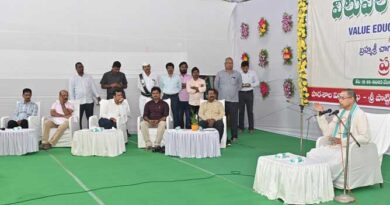 విద్యార్ధులలో నైతికత, క్రమశిక్షణ, సమాజం పట్ల గౌరవం అవసరం-కలెక్టర్ హిమాన్షు శుక్లా