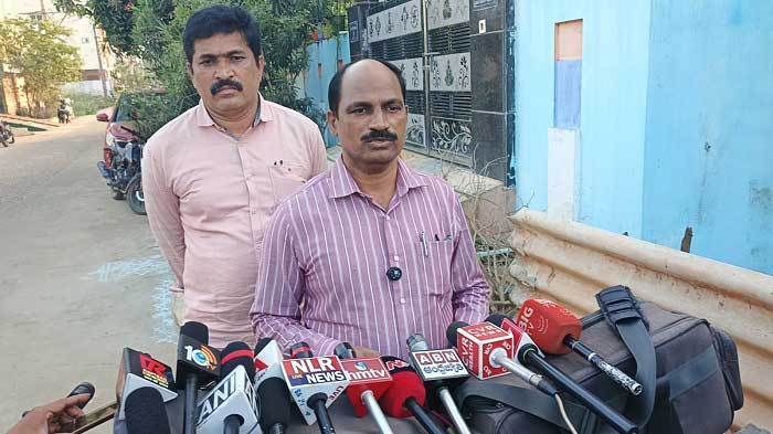 దగదర్తి తహసీల్దార్ కృష్ణ నివాసంలో ఏసీబీ సోదాలు-కోట్ల రూపాయల ఆక్రమ ఆస్తులు