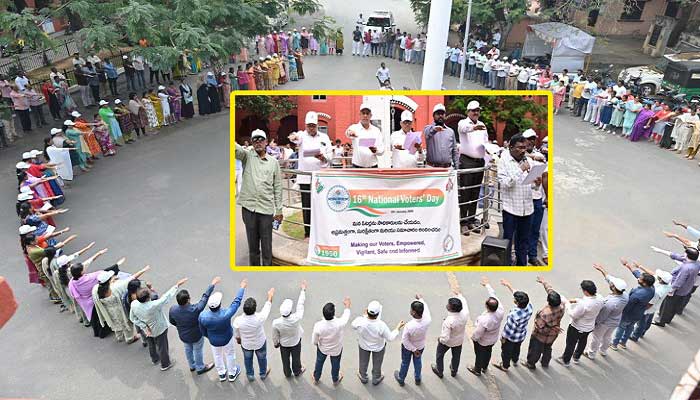 జాతీయ ఓటర్ల దినోత్సవ ప్రతిజ్ఞ చేయించిన కలెక్టర్ జాతీయ ఓటర్ల దినోత్సవ ప్రతిజ్ఞ చేయించిన కలెక్టర్