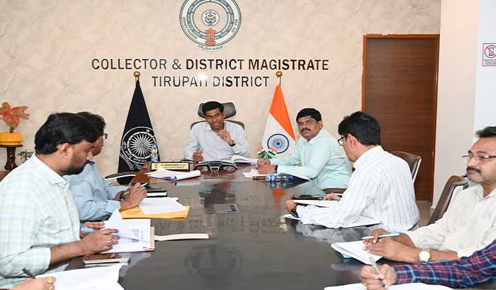 జాతీయ రహదారులు, రైల్వే ప్రాజెక్టుల భూసేకరణ,నిర్మాణ పనులను వేగవంతo-కలెక్టర్ వెంకటేశ్వర్