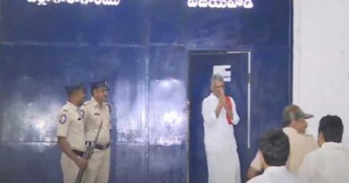 జైలు నుంచి విడుదల అయిన వైసీపీ మాజీ ఎమ్మెల్యే చెవిరెడ్డి భాస్కర్ రెడ్డి జైలు నుంచి విడుదల అయిన వైసీపీ మాజీ ఎమ్మెల్యే చెవిరెడ్డి భాస్కర్ రెడ్డి
