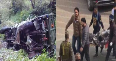 ఆర్మీ వాహ‌నం లోయ‌లో ప‌డిపోవడంతో 10 మంది సైనికులు మృతి