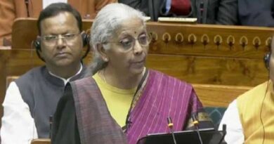 పార్లమెంట్‌లో 9వ సారి బడ్జెట్‌ ప్రవేశపెట్టిన ఆర్థిక శాఖ మంత్రి నిర్మలా సీతారామన్‌