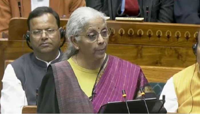 పార్లమెంట్‌లో 9వ సారి బడ్జెట్‌ ప్రవేశపెట్టిన ఆర్థిక శాఖ మంత్రి నిర్మలా సీతారామన్‌