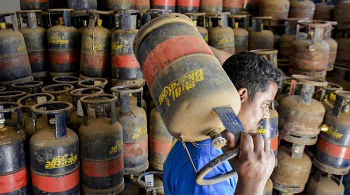 పశ్చిమాసియాలో ఉద్రిక్తతల నేపధ్యంలో దేశంలో పెరిగిన వంటగ్యాస్ ధరలు