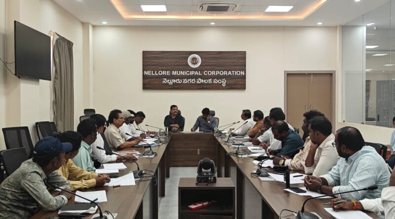 వాణిజ్య భవనాల పన్నుల వసూళ్లపై ప్రత్యేక దృష్టి సారించండి- రీజనల్ డైరెక్టర్ హరికృష్ణ