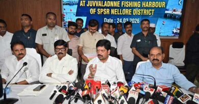 రాష్ట్ర ప్రభుత్వం ఎల్లప్పుడూ మత్స్యకారుల పక్షమే-మంత్రి కొల్లు.రవీంద్ర