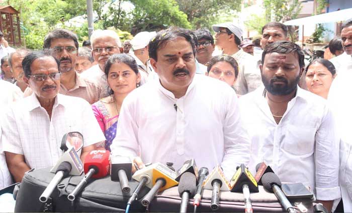 సార్వత్రిక ఎన్నికల ఫార్ములా స్థానిక సంస్థల ఎన్నికల్లో కూడా వర్తించదు-నాదెండ్ల మనోహర్