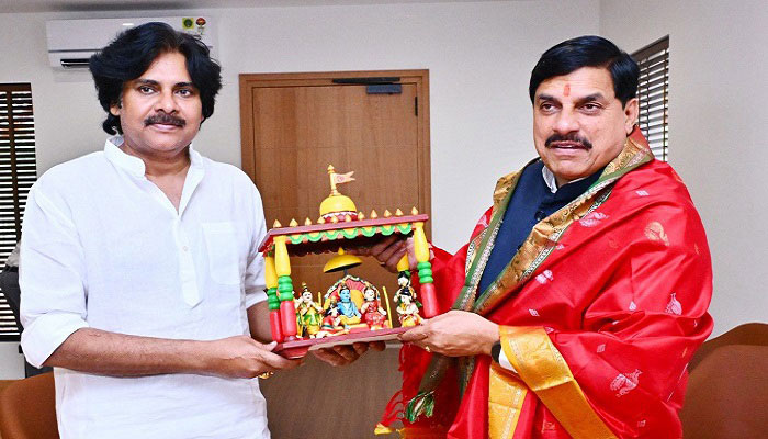 ఉప ముఖ్యమంత్రి పవన్ కళ్యాణ్ తో మధ్యప్రదేశ్ ముఖ్యమంత్రి మోహన్ యాదవ్ భేటీ