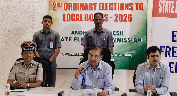 విధుల్లో నిర్లక్ష్యం వహించే అధికారులపై సస్పెన్షన్, బదిలీ వేటు-రాష్ట్ర ఎన్నికల కమిషనర్