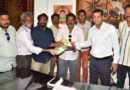జిల్లా జర్నలిస్టు క్రికెట్‌ టీమ్‌ కు బెస్ట్ ఆఫ్ లక్ చెప్పిన కలెక్టర్