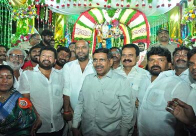 మైపాడు గేట్ వద్ద వైభవంగా మల్లికార్జున స్వామి తెప్పోత్సవం