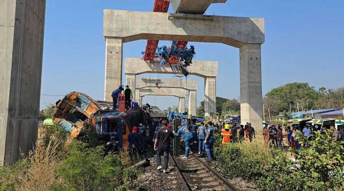 థాయిలాండ్‌లో ఘోర రైలు ప్రమాదం-22 మంది మృతి
