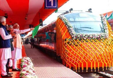 వందే భారత్ స్లీపర్ రైలును మాల్దా నుంచి పచ్చజెండా ఊపి ప్రారంభించిన ప్రధాని మోదీ