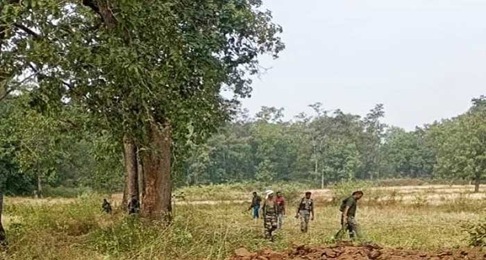 ఛత్తీస్ గఢ్,కర్రెగుట్ట వద్ద జరిగిన ఎన్‌కౌంటర్ లో ఐదుగురు మావోయిస్టులు హతం
