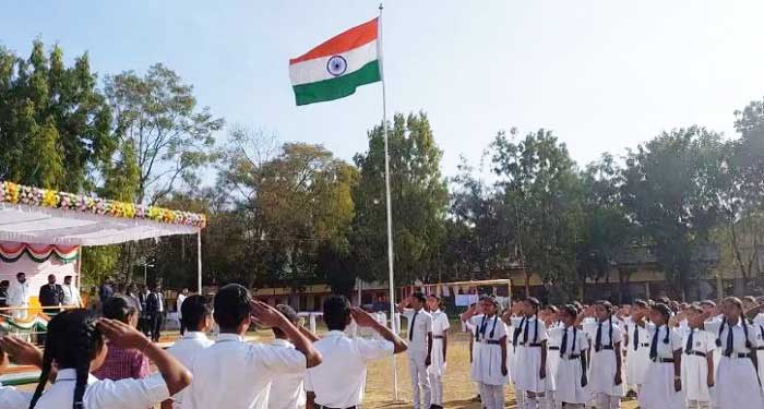 ప్రతి పాఠశాలలో తప్పనిసరిగా జాతీయ గేయం ‘వందేమాతరం’ ఆలపించాలి-కేంద్రం