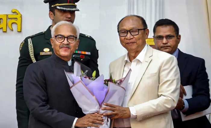 మణిపుర్‌ నూతన ముఖ్యమంత్రిగా యుమ్నమ్‌ ఖేమ్‌చంద్‌ సింగ్‌ ప్రమాణస్వీకారం