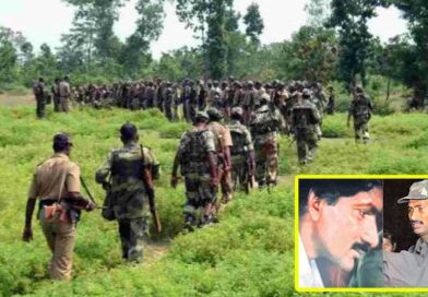 పోలీసుల ఎదుటు లొంగిపోయిన మావోయిస్టు అగ్రనేతలు దేవ్‌జీ,మల్లా రాజిరెడ్డిలు