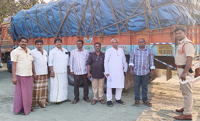 పీడీఎస్ సరుకులను అక్రమంగా తరలించే వారిపై కఠిన చర్యలు-జాయింట్ కలెక్టర్ మొగిలి వెంకటేశ్వర్లు పీడీఎస్ సరుకులను అక్రమంగా తరలించే వారిపై కఠిన చర్యలు-జాయింట్ కలెక్టర్ మొగిలి వెంకటేశ్వర్లు