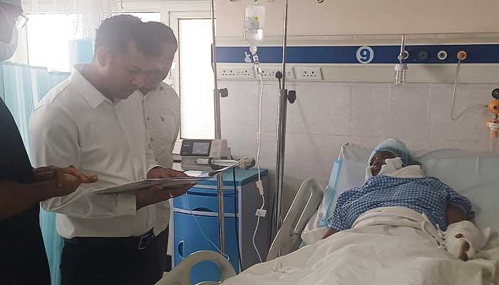 ఉపాధ్యాయురాలిని పరామర్శించిన జిల్లా కలెక్టర్ హిమాన్షు శుక్ల