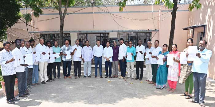 రెవెన్యూ విభాగంలో పనిచేస్తున్న 26 మందికి వివిధ హోదాలో పదోన్నతులు-కలెక్టర్ హిమాన్షు శుక్ల