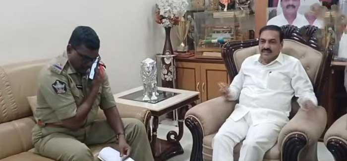 కాకాణి గోవర్ధన్ రెడ్డిపై మరో రెండు కేసులు నమోదు కాకాణి గోవర్ధన్ రెడ్డిపై మరో రెండు కేసులు నమోదు