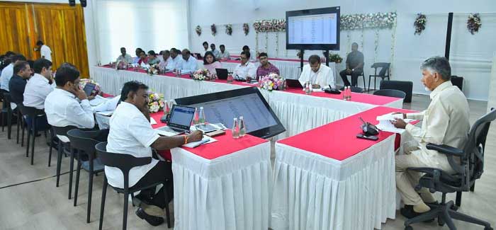 డ్రోన్, సీసీ టీవీ, శాటిలైట్ డేటా సమీకృతం చేసే మెకానిజం- సీఎం చంద్రబాబు డ్రోన్, సీసీ టీవీ, శాటిలైట్ డేటా సమీకృతం చేసే మెకానిజం- సీఎం చంద్రబాబు