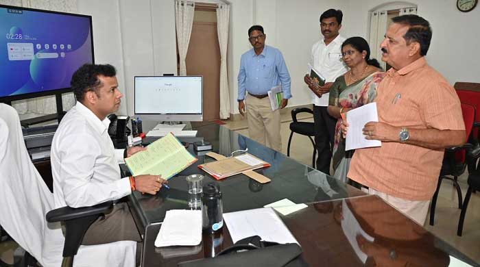 జిల్లాకు 9 పశు ఔషధి విక్రయ కేంద్రాలు మంజూరు-కలెక్టరు హిమాన్షు జిల్లాకు 9 పశు ఔషధి విక్రయ కేంద్రాలు మంజూరు-కలెక్టరు హిమాన్షు