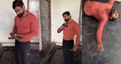 వీడియో రికార్డ్ చేస్తుండ‌గానే ఢిల్లీలోని ఓ వ్య‌క్తి గ‌న్‌తో త‌న ఛాతిలో కాల్చుకుని మృతి