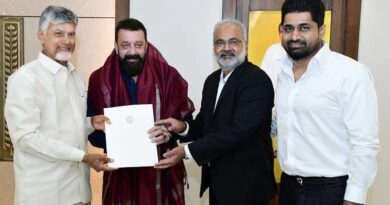 సీఎం చంద్రబాబుతో బాలీవుడ్ స్టార్ సంజయ్ దత్ భేటీ