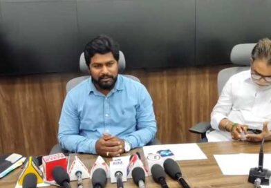 పోలీంగ్ స్టేషన్లలో ఫింగర్, ఐరిస్ బయోమెట్రిక్స్‌ అనుసరించవచ్చా-సుప్రీంకోర్టు