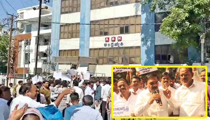 నెల్లూరులో వైసీపీ నేతలపై కేసులు నమోదు