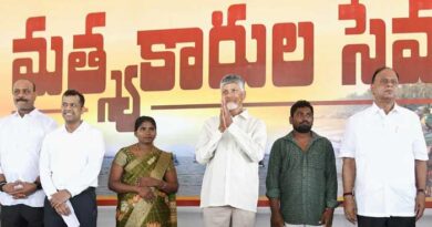 మన జలాల్లో గస్తీ పెంచి మత్స్యకారుల హక్కులు కాపాడతాం- సీఎం చంద్రబాబు మన జలాల్లో గస్తీ పెంచి మత్స్యకారుల హక్కులు కాపాడతాం- సీఎం చంద్రబాబు