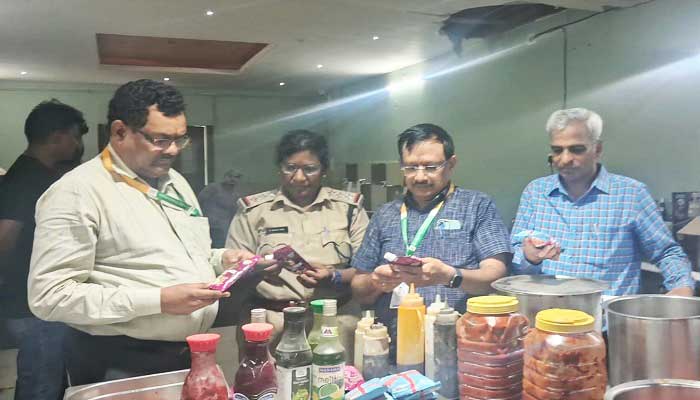 ముకుమ్మడి తనిఖీలు-ముడు గంటల సేపు హడవిడి…?