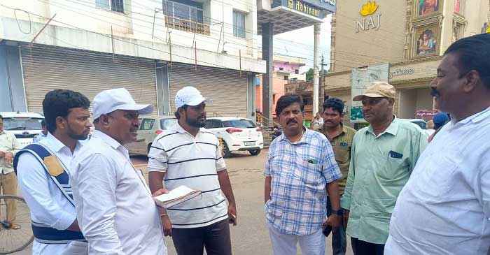 నెహ్రూ బొమ్మ నుంచి కలెక్టరేట్ వరకు రోడ్డు విస్తరణ