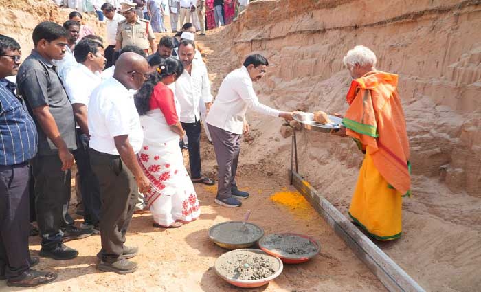 నెల్లూరులో 40 కోట్లతో తాగునీటి ప్రాజెక్టుకు శంకుస్థాపన చేసిన మంత్రి నారాయణ నెల్లూరులో 40 కోట్లతో తాగునీటి ప్రాజెక్టుకు శంకుస్థాపన చేసిన మంత్రి నారాయణ