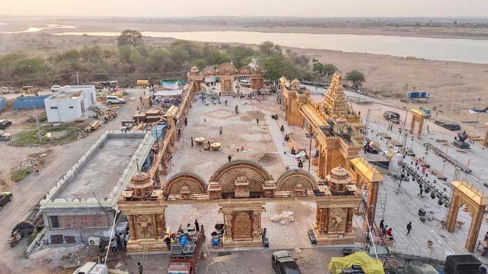 సరస్వతీ అంత్య పుష్కరాల ప్రారంభం-కంచి స్వామీ శ్రీ విజయేంద్ర సరస్వతీ తొలి పుష్కర స్నానం