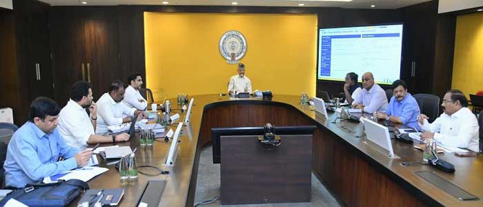 పారిశ్రామిక ప్రాంతాల వద్ద తక్కువ ధరలో ఇళ్ల నిర్మాణం-ముఖ్యమంత్రి చంద్రబాబు పారిశ్రామిక ప్రాంతాల వద్ద తక్కువ ధరలో ఇళ్ల నిర్మాణం-ముఖ్యమంత్రి చంద్రబాబు