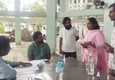 ఓవర్ హెడ్ వాటర్ ట్యాంక్ నుంచి తాగునీటి శాంపిల్లను పరిశీలించిన కమీషనర్ ఓవర్ హెడ్ వాటర్ ట్యాంక్ నుంచి తాగునీటి శాంపిల్లను పరిశీలించిన కమీషనర్