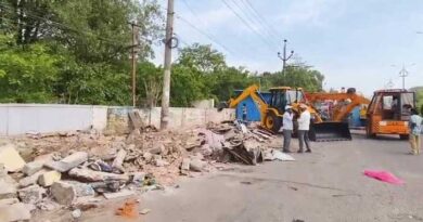 కరెంట్ ఆఫీస్ సెంటర్,నవాబుపేటలో రోడ్డు ఆక్రమణలు తొలగింపు