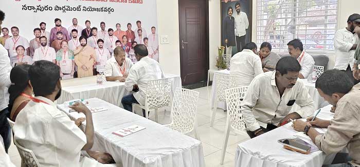 జనసేన పార్టీ పదవుల కోసం దరఖాస్తుల స్వీకరణ కార్యక్రమం