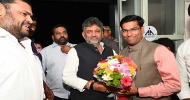 శ్రీవారి దర్శనం కోసం తిరుపతికి చేరుకున్న కర్ణాటక ముఖ్యమంత్రి డీకే శివకుమార్ శ్రీవారి దర్శనం కోసం తిరుపతికి చేరుకున్న కర్ణాటక ముఖ్యమంత్రి డీకే శివకుమార్