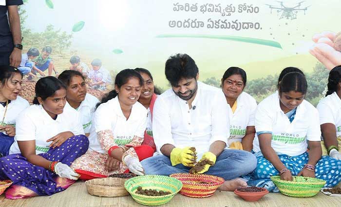 తమ తల్లి పేరిట ప్రతి ఒక్కరు ఒక మొక్క నాటాలి-ఉప ముఖ్యమంత్రి