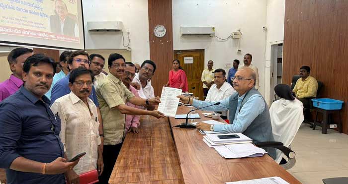 బీసీ డెడికేటెడ్ కమిషన్ కు వినతి పత్రం అందచేసిన నెల్లూరు జిల్లా బొందిలి సంఘం బీసీ డెడికేటెడ్ కమిషన్ కు వినతి పత్రం అందచేసిన నెల్లూరు జిల్లా బొందిలి సంఘం