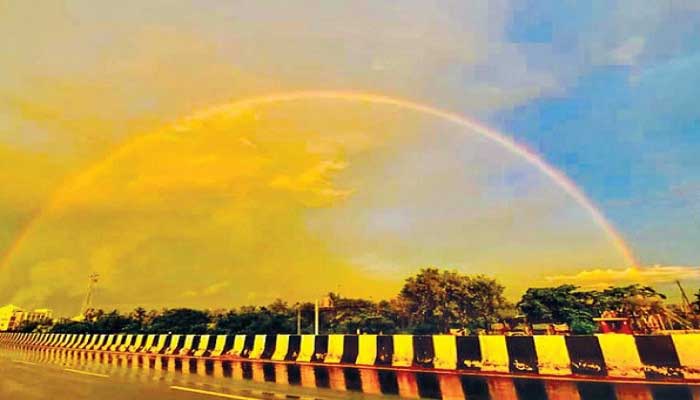 ద్రోణి ప్రభావంతో బుధవారం రాష్ట్రంలో పలుచోట్ల భారీవర్షాలు కురిసే అవకాశం