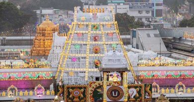 తిరుమలలో అనూహ్య రద్దీ కారణంగా సోమవారం వీఐపీ బ్రేక్ దర్శనాలు రద్దు