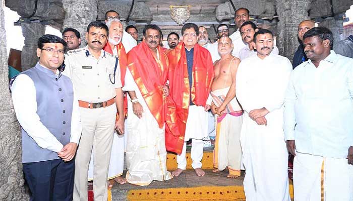 శ్రీవారిని దర్శించుకున్న కేంద్ర మంత్రి పీయూష్ గోయల్