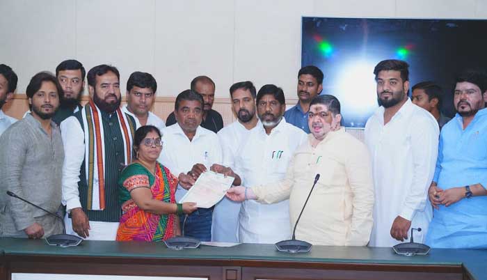 తహశీల్దార్, మీ సేవా కేంద్రాల్లో ఫ్యామిలీ సర్టిఫికెట్-ఉప ముఖ్యమంత్రి భట్టి విక్రమార్క తహశీల్దార్, మీ సేవా కేంద్రాల్లో ఫ్యామిలీ సర్టిఫికెట్-ఉప ముఖ్యమంత్రి భట్టి విక్రమార్క