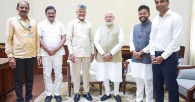 ప్రధాని మోదీని ఎయిర్పోర్టు ప్రారంభోత్సవానికి ఆహ్వానించిన చంద్రబాబు ప్రధాని మోదీని ఎయిర్పోర్టు ప్రారంభోత్సవానికి ఆహ్వానించిన చంద్రబాబు