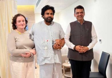 పవన్ కళ్యాణ్ ని పరామర్శించిన ముఖ్యమంత్రి దేవేంద్ర ఫడ్నవీస్
